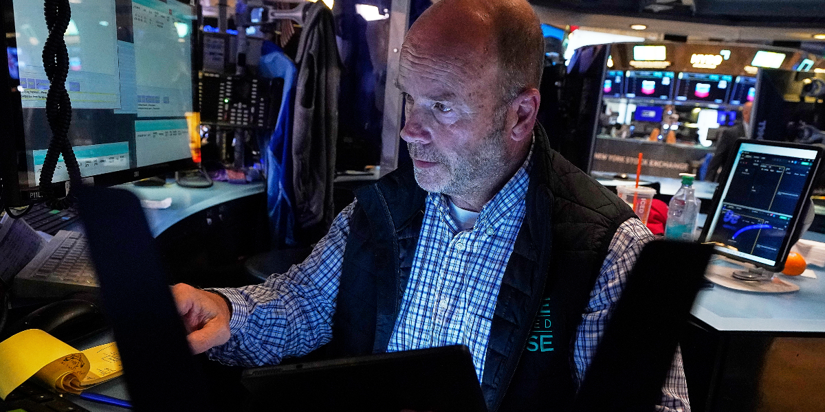 ”Förbryllande” – därför stiger Wall Street trots oron