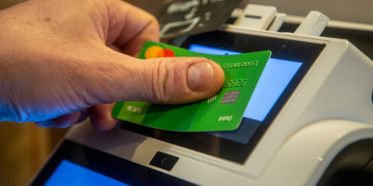 Semesterresor och mat lyfter inflationen