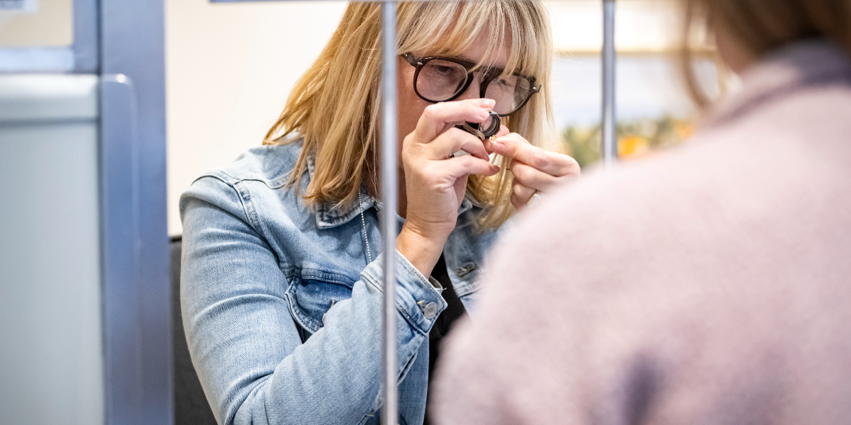 Anklagas för vilseledande priser – nu börsnoteras guldhandlaren