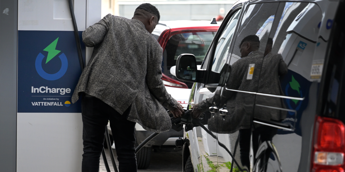 Elbilsägare tänker om när nattladdning inte lönar sig