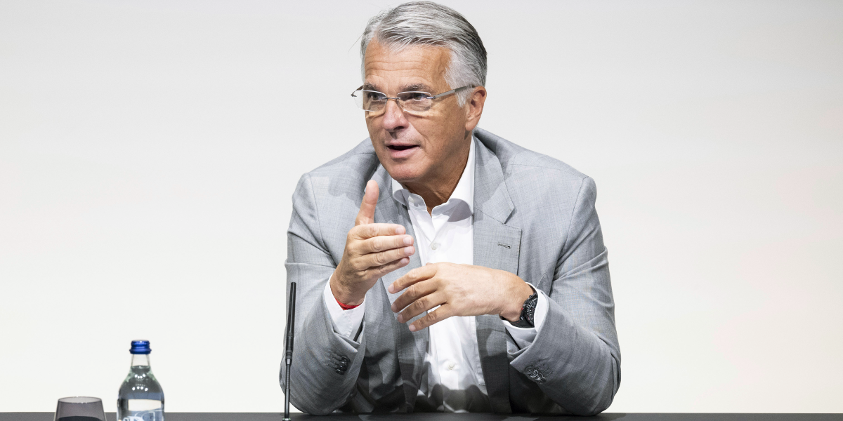 Svensk investerare vill att UBS lämnar Schweiz