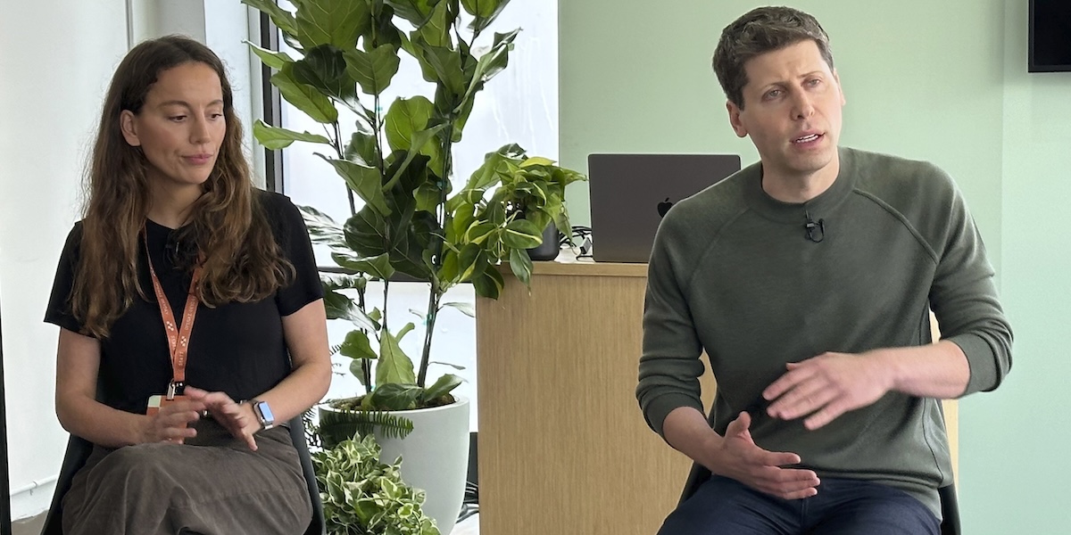 Två miljarder dollar – men första produkten väcker frågor