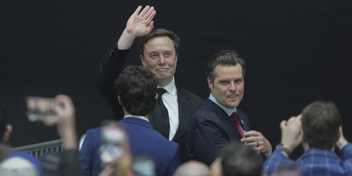 Tesla lanserar ny billigare bil