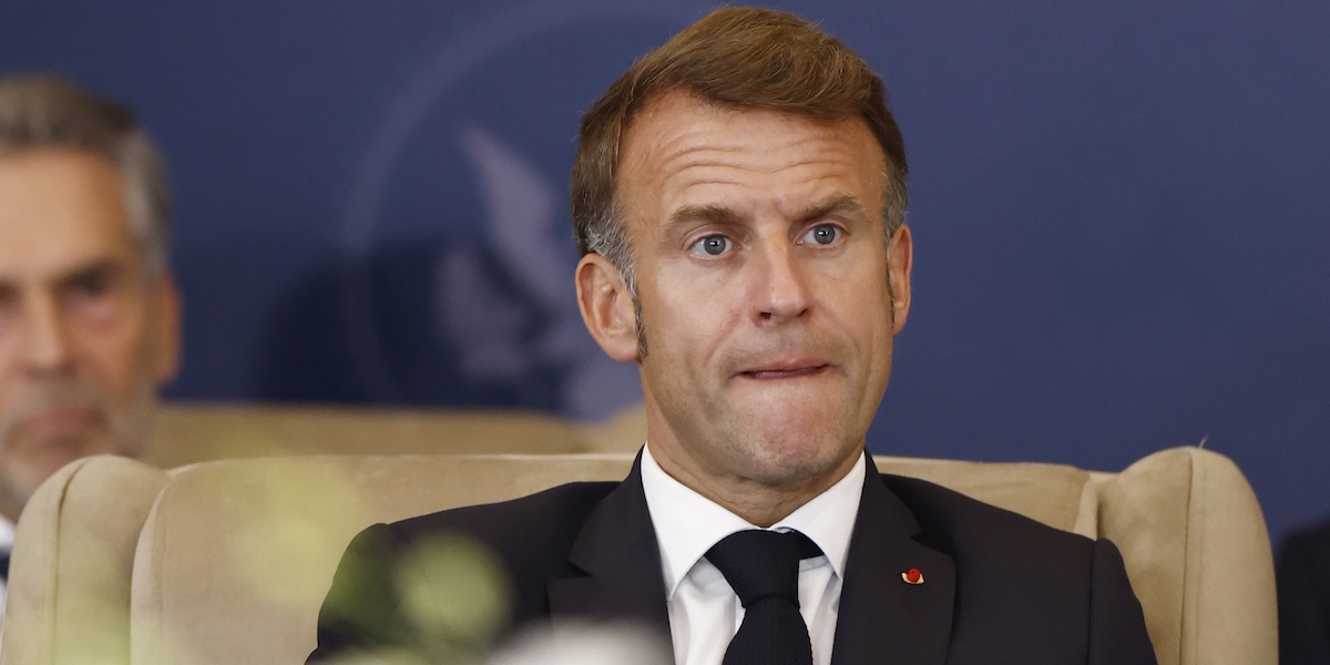 Efter tre fällda regeringar – nu kapitulerar Macron