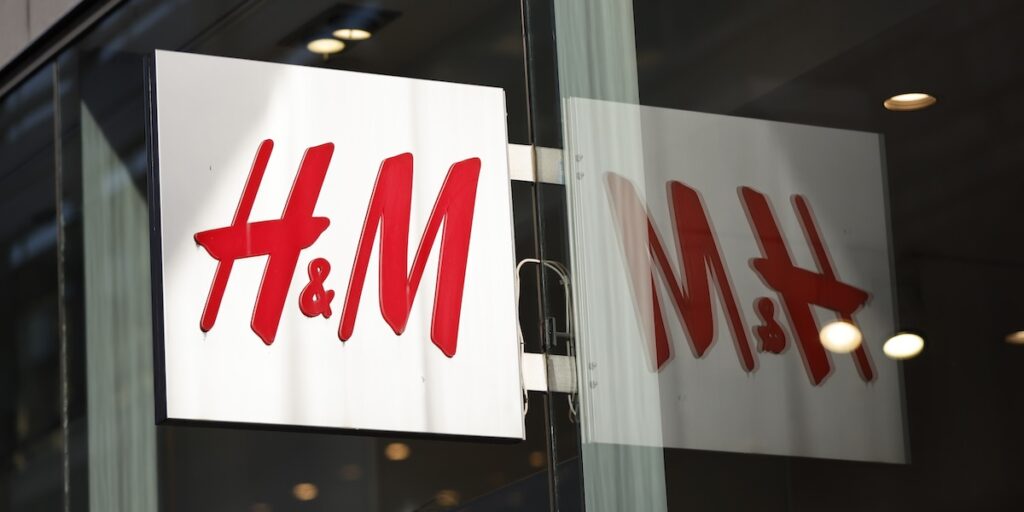 H&M:s vd Daniel Ervér vill inte knoppa av modejättens varumärken – trots att avknoppningar blivit en het trend på börsen.