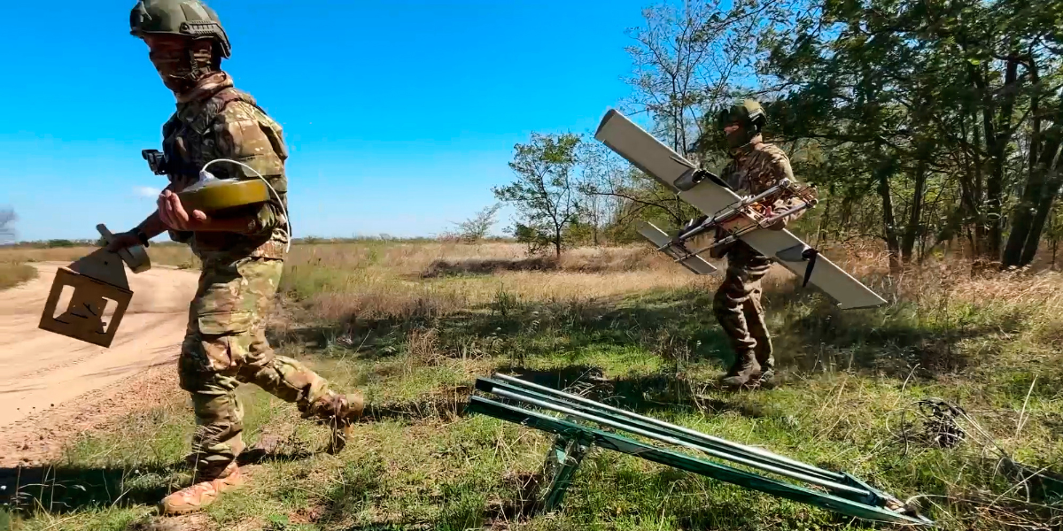 Kina saltar notan när de säljer krigsmateriel till Ryssland