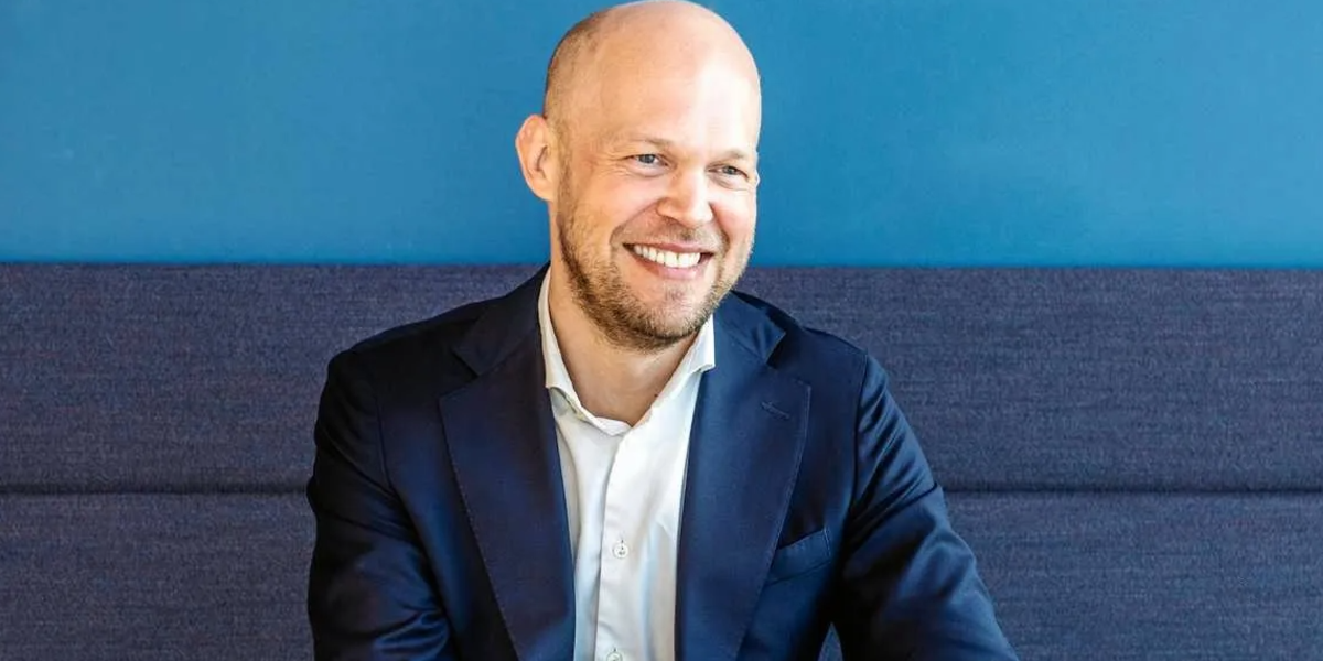 Hårt pressad vindjätte säljer världens största park