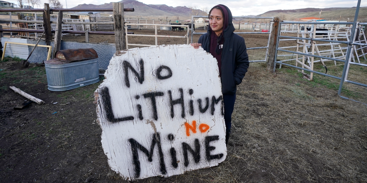 Världen har blivit beroende av en ny råvara: ”Ytliga politiker”