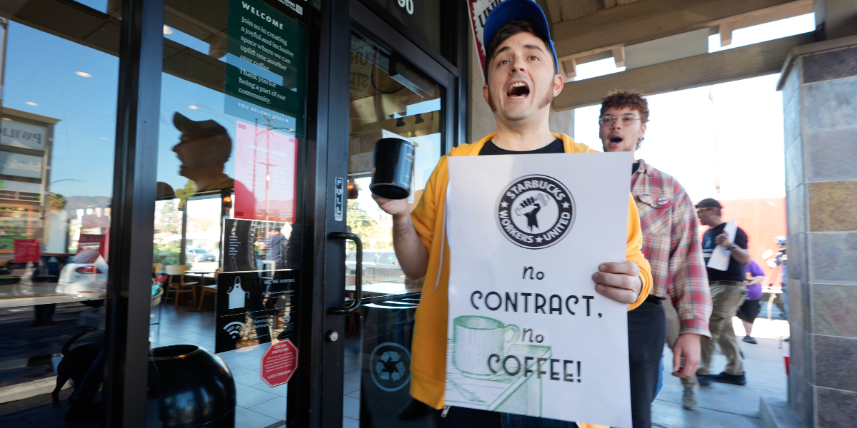 Kafékedjans personal strejkhotar – kan förstöra viktig dag