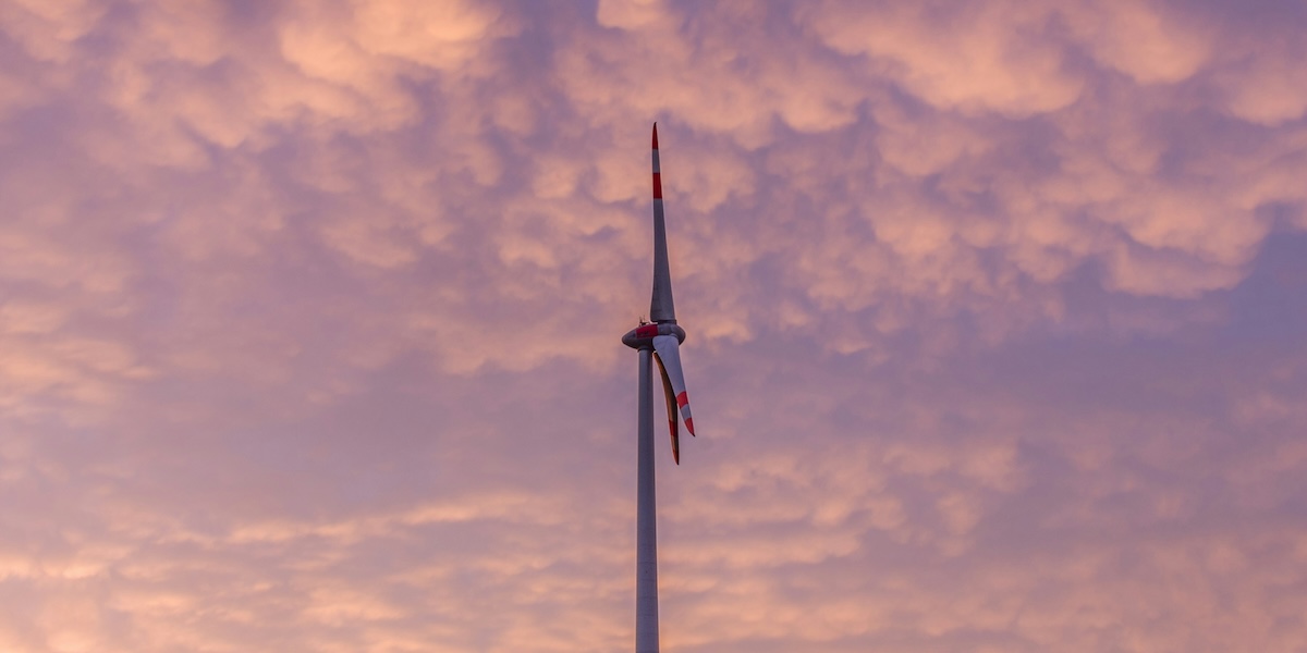 Stormar, sol och elprisras: Europas energimarknad i vilda kast