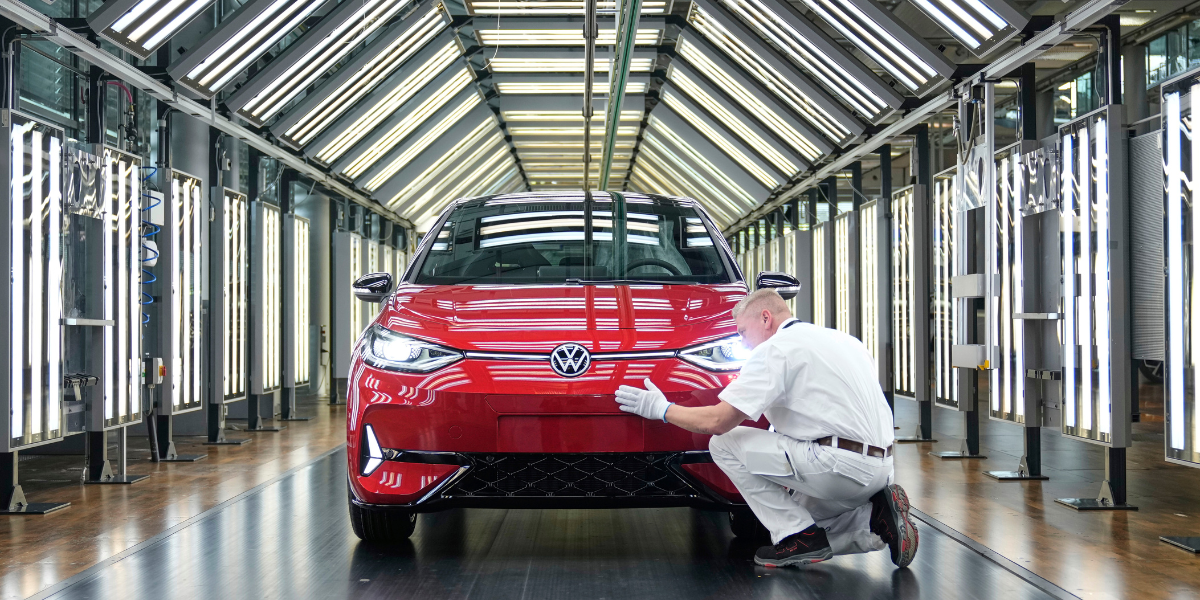 Pressat Volkswagen svarar Kina på egna marknaden