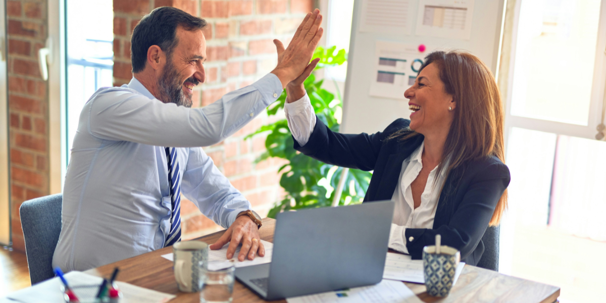 ”Toxisk positivitet” på Linkedin – skryt och falsk glädje tar över