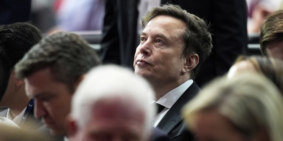 Musk hotar EU-tjänstemän efter miljardbot