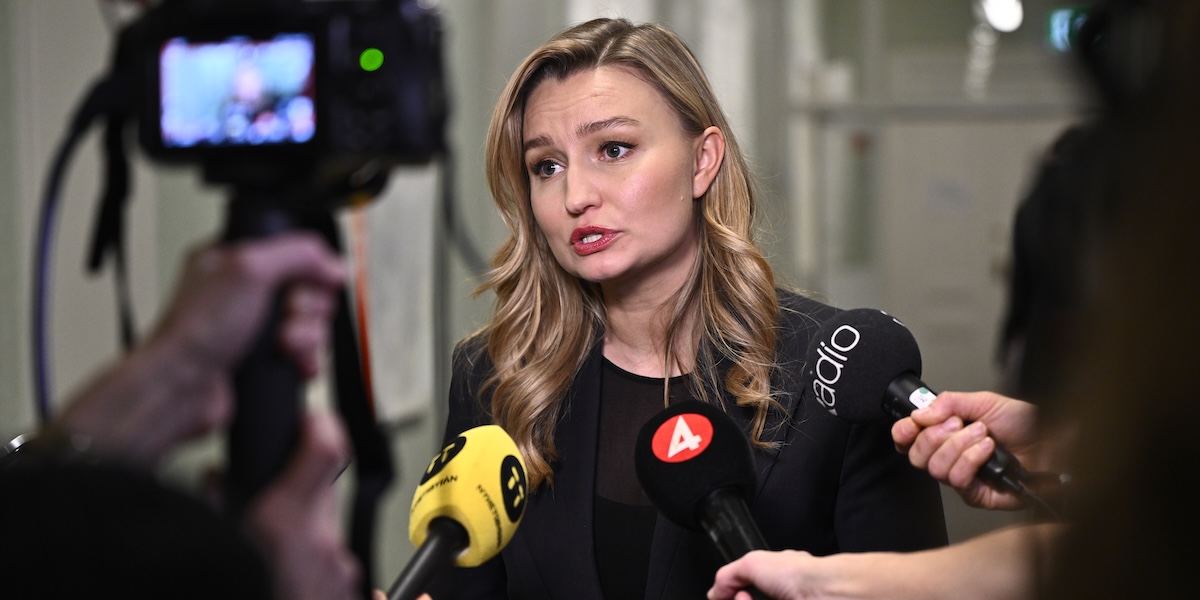 Busch: Höjda elnätsavgifter ska granskas