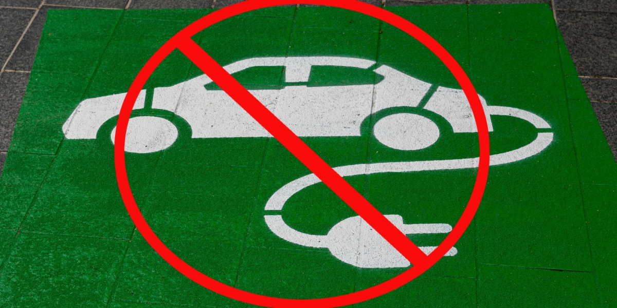 Tysk bilhandel kollapsar – elbilar fyller lagren